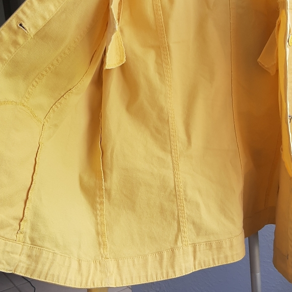 Woman Yellow Jacket - Picture 6 of 7